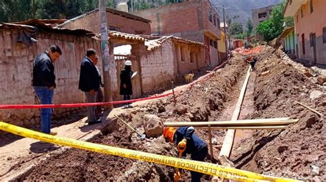 Alcalde provincial de Urubamba realiza visita de inspección a la obra