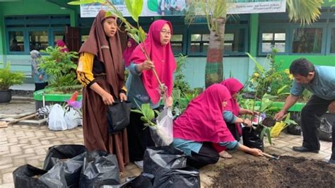 Menuju Sekolah Adiwiyata Media MTsN 3 Ngawi