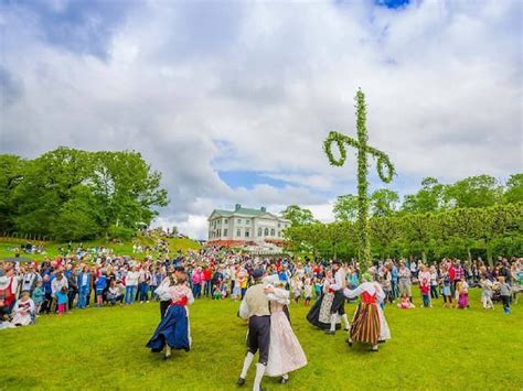 Sweden History And Culture Language Tradition And Festivals Flamingo