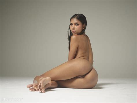 Amateur Girl Allie Asia Slender Sensual Seductive 28