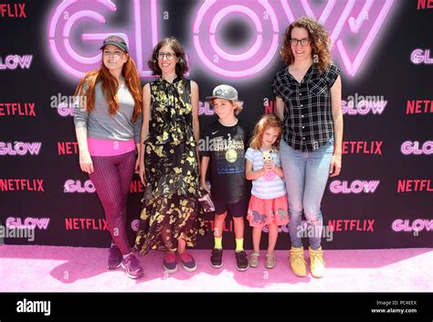 Cast Of Netflixs Glow Celebrates The Premiere Of Season 2 With 80s