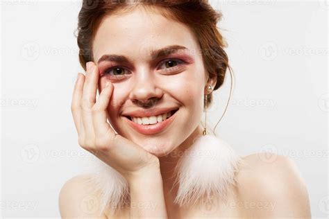 Surprised Woman Naked Shoulders Decoration Makeup Close Up 21997757 Stock Photo At Vecteezy