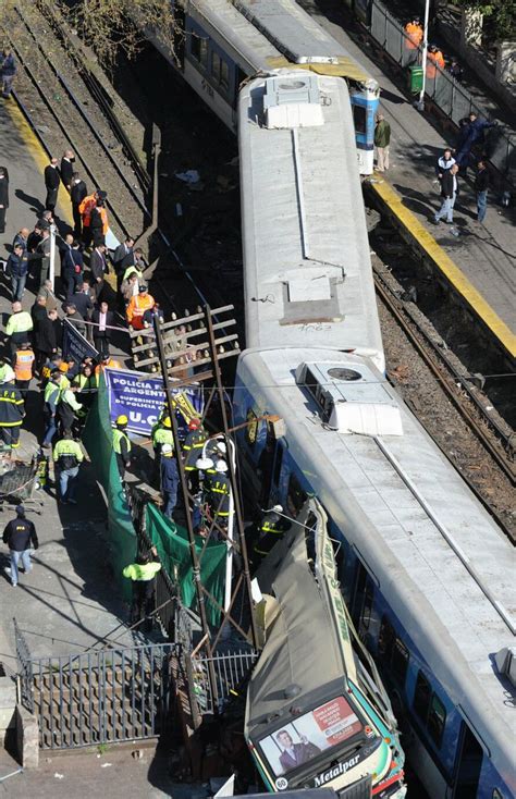 Argentine Accident Mortel Entre Un Bus Et Deux Trains Buenos Aires