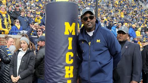 Chris Webber receives cheers upon return to Michigan