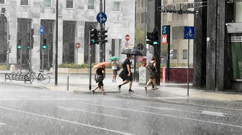 Maltempo Pioggia Vento E Grandine In Lombardia Imbiancate Anche