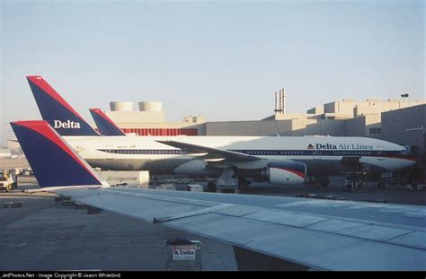 N860DA Boeing 777 232 ER Delta Air Lines Jason Whitebird JetPhotos