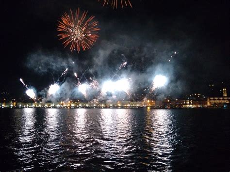 Fuochi D Artificio Sul Lago Di Garda E Tour Serali In Barca