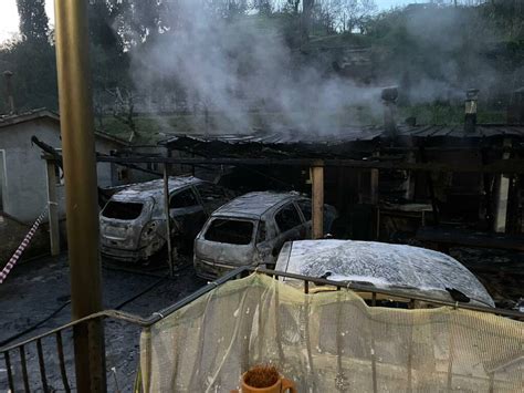 Paura Nella Notte A Camaiore Per L Incendio Di Un Garage Luccaindiretta