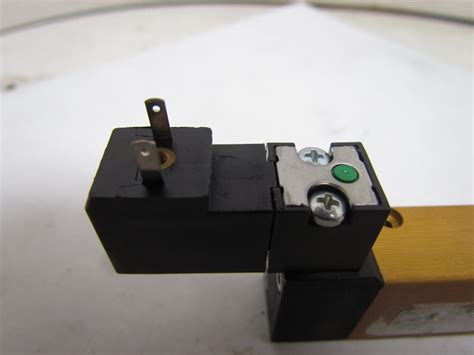 Pneumax 818 1 52 0 0 02R Solenoid Valve 1 5 10Bar 24VDC Pneumatic EBay