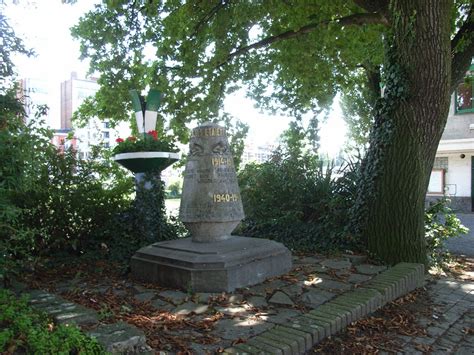 Li Ge Monument Aux Morts De L Union Nautique De Li Ge