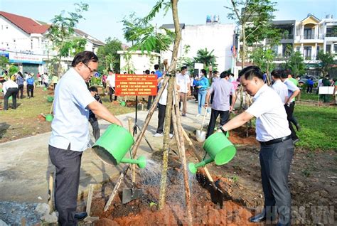 TP Thủ Đức Trồng 500 cây xanh chào mừng kỷ niệm 132 năm Ngày sinh Chủ