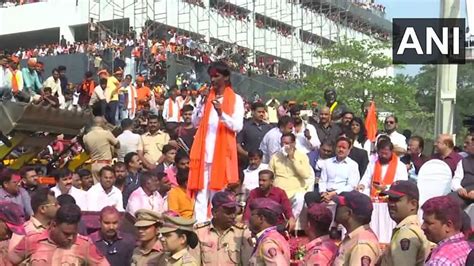 Maratha Quota Activist Manoj Jarange Patil Ends His Fast In The