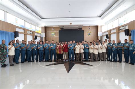 Danlantamal V Tinjau Latihan Pesta Paduan Suara Gerejawi Pesparawi