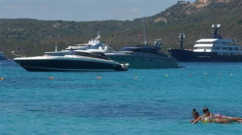 Sardegna Yacht Contro Scogli Al Largo Di Porto Cervo Un Morto E