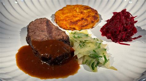 Rezept Geschmorte Rinderschulter mit Kartoffel Kürbis Rösti Weißkohl