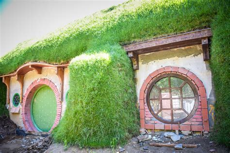 Un Nou Obiectiv Turistic La Marginea Sibiului Casa Hobbi Ilor