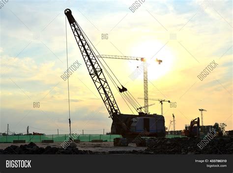 Crawler Crane Dragline Image & Photo (Free Trial) | Bigstock