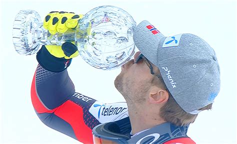 Aleksander Aamodt Kilde freut sich über den Gewinn der kleinen