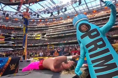 Wwe Logan Paul Accidentally Injures Ksi And Loses To Seth Rollins At