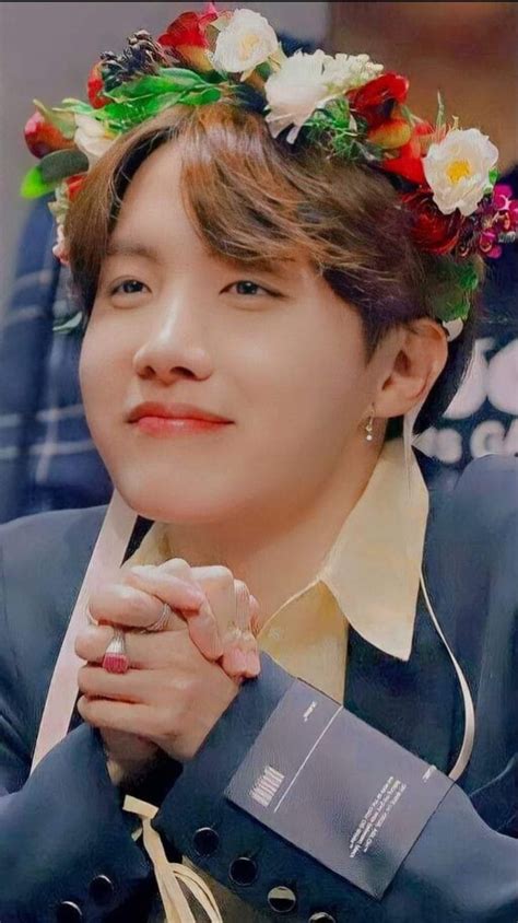 Pin De 𝕶𝖎𝖒 Em 𝐻𝑜𝑏𝑖 Em 2024 Jhope Fofa Jhope Fotos Fofinhas