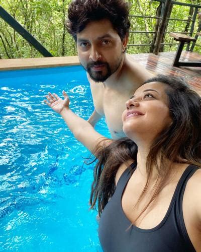 Bhojpuri Actress And Nazar Fame Monalisa Shares Photos With Husband