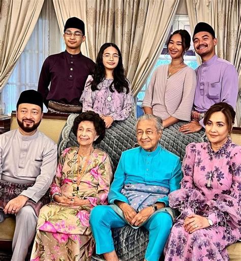 Doa Seorang Menantu Isteri Mukhriz Mahathir Kongsi Foto Sweet Dengan