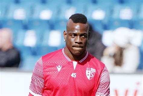 Mario Balotelli Baut Einen Autounfall Und Verweigert Alkoholtest