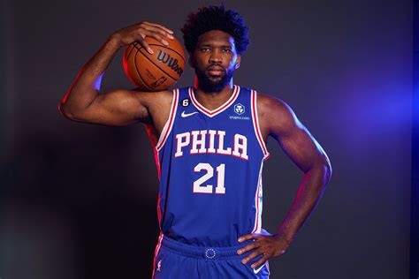 NBA Embiid se nacionaliza francés y estadounidense en sólo dos meses