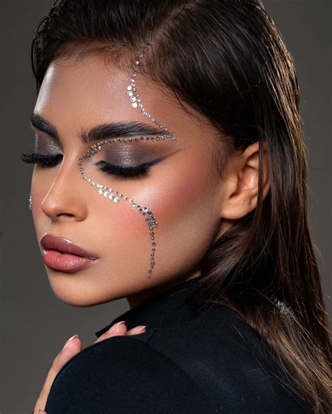 Reverse Eyeliner Nel 2024 Idee Per Il Trucco Trucco Futuristico