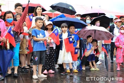 基隆國慶升旗典禮雨中登場 謝國樑與馬英九大聲唱出對國家熱愛 Ettoday地方新聞 Ettoday新聞雲