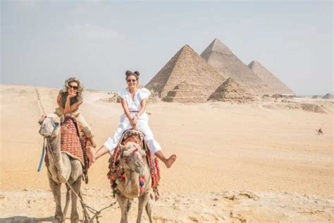 Desde Hurgada 1 día autobús El Cairo y Guiza con almuerzo GetYourGuide