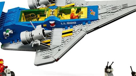 LEGO Classic Space: 928 is back !!! - Crast.net