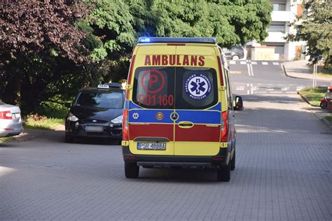 Wypadek w Tychach Samochód potrącił 12 latkę na rowerze Dziewczynka