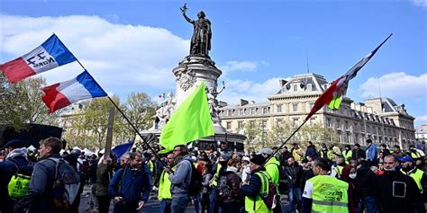 Fransa Da Sar Yelekliler Yeniden Sokaklarda