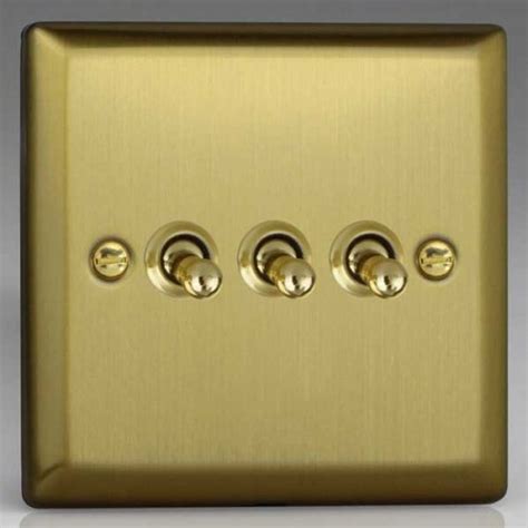 Varilight Urban 3 Gang 10a 2 Way Toggle Switch Xyt3bb Ukes