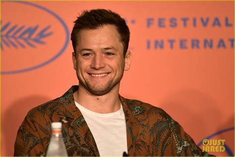 Is Taron Egerton Really Singing In Rocketman Photo Photos