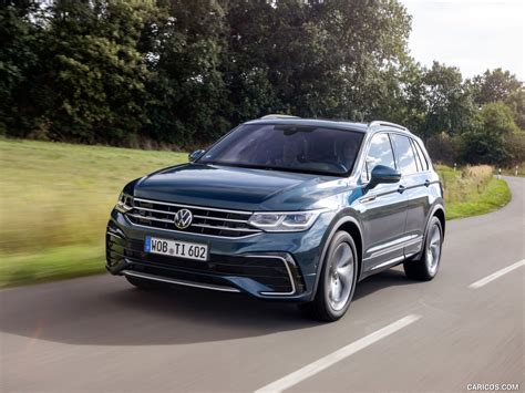 2021 Volkswagen Tiguan R-Line - Front Three-Quarter Wallpaper | Caricos