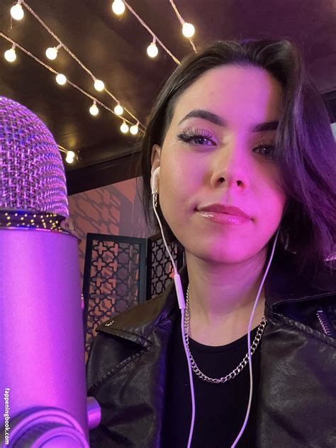 Luna Bloom Lunabloomasmr Daisylunablossom Nude Onlyfans Leaks The Fappening Photo