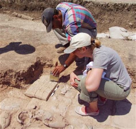 How to become an Archaeologist in India