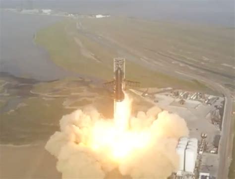 Spacex Giant Rocket Explodes Minutes After Launch From Texas