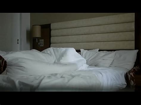 广东某科技大学情侣开房激情造爱 美女呻吟声太诱惑了 不停说好舒服干的啪啪响沾满淫水的J 还给舔干净太骚了 XVIDEOS