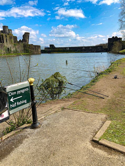 Caerphilly Mountain Walks and Caerphilly Castle Guide - Wales Travel