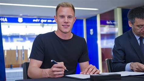 Novo goleiro do Barcelona Ter Stegen elogia Valdés e evita comparações