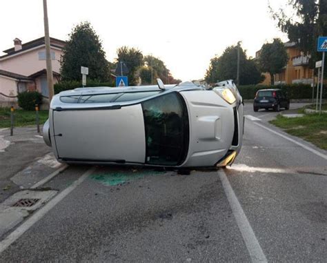 Sbanda E Si Ribalta Con Lauto Ferite E Traumi Per Un Enne