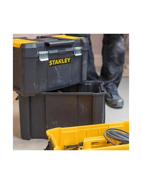 Taller M Vil En Essential Con Cierres Met Licos Stanley