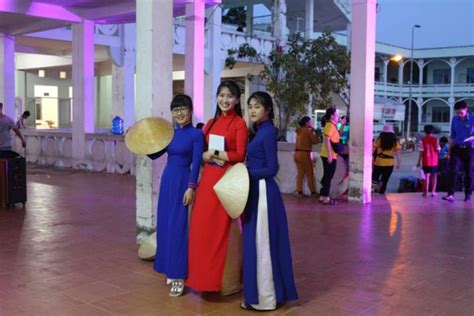 Hot Girl X Qu T Thi Hoa H U Vi T Nam S H U V P Nh N I V I T O D I Tr Ng