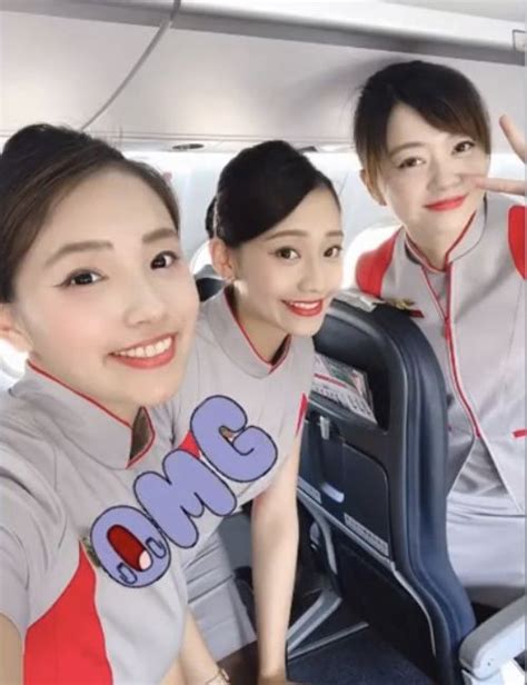 Taiwan Far Eastern Air Transport cabin crew ファーイースタン航空 客室乗務員 台湾