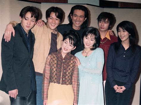 1997年、「ひとつ屋根の下2」の面々。（前列左から）大路恵美、酒井法子、松たか子、（後列左から）山本耕史、福山雅治、江口洋介、いしだ壱成