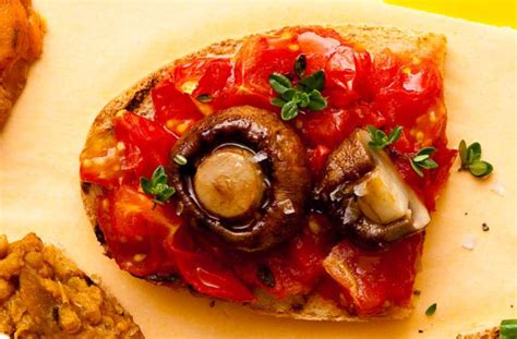 Topper aux champignons et tomates à l italienne Ce délicieux toast