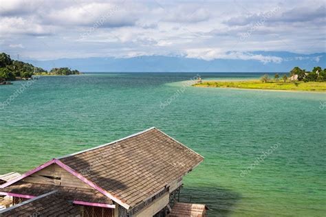 Pueblo Y Chozas De Zancos En Tentena En El Lago Poso En El Centro De